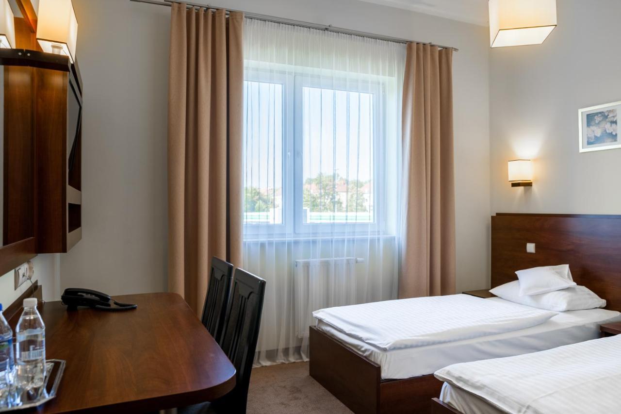 Hotel Mikulski กลีวิตเซ ภายนอก รูปภาพ